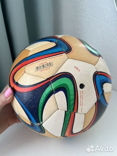 Футбольный мяч adidas brazuca 2014