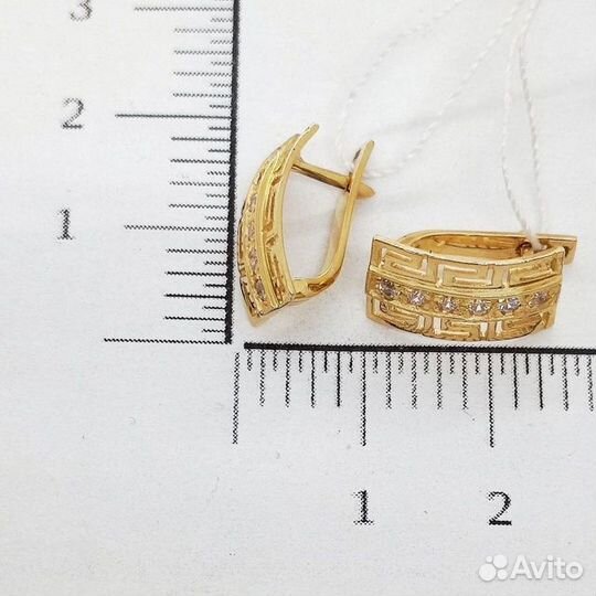 Золотые серьги с камнем