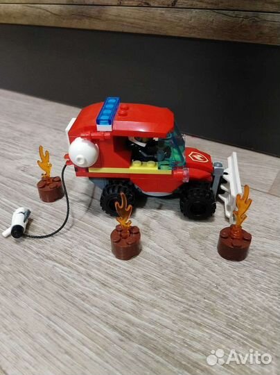 Lego пожарная машина 60279