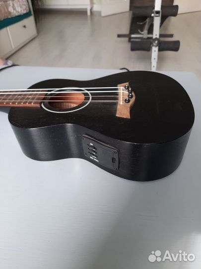 Укулеле с пьезо звукоснимателем