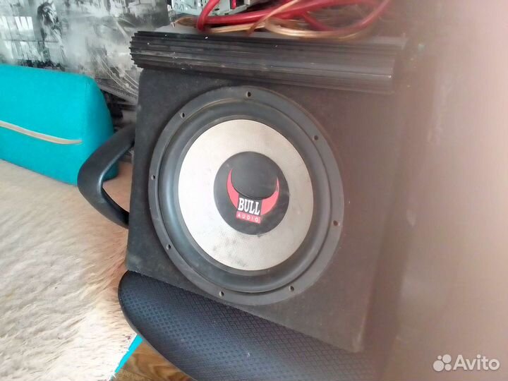Сабвуфер и усилитель в автомобиль