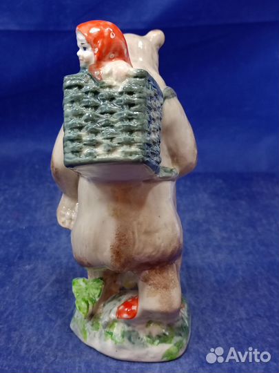 Сказка про Машу и медведя статуэтка фарфоровая Ска