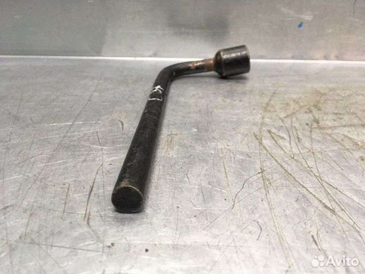 Ключ баллонный Volkswagen Bora 1997-2005 универсал