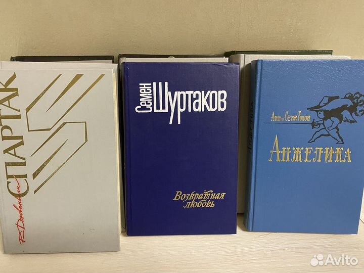 Новые книги 12 штук. Стоимость за все книги