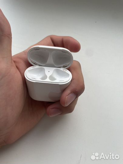 Оригинальный кейс от airpods