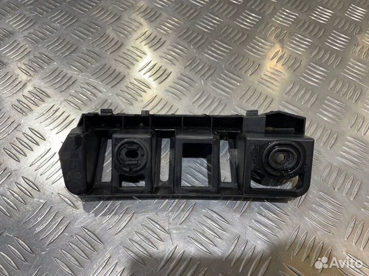 Кронштейн бампера задний левый Skoda Rapid CZC