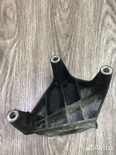 Кронштейн двигателя правый Opel Corsa C Z14XEP