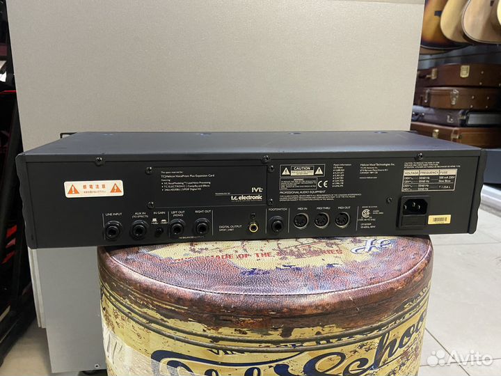 Вокальный процессор TC Helicon VoicePrism