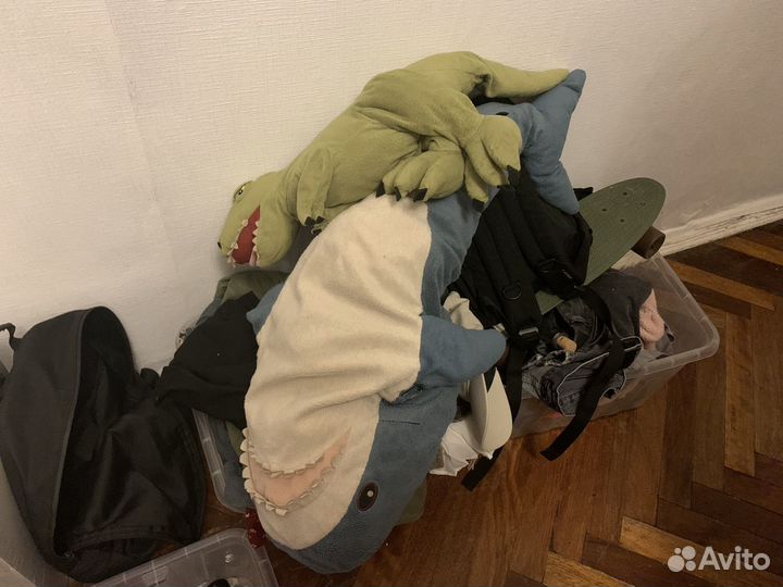 Игрушки, одежда и безделушки