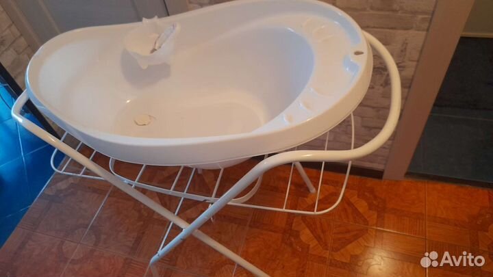 Детская ванночка для купания с подставкой