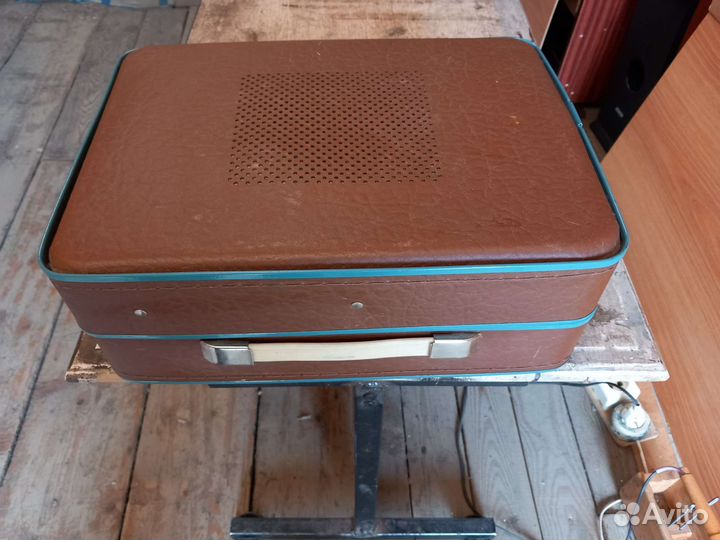 Проигрыватель пластинок Юность ламповый