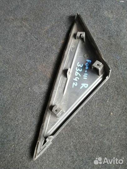 Накладка зеркала правого Ford Focus 3 треугольник