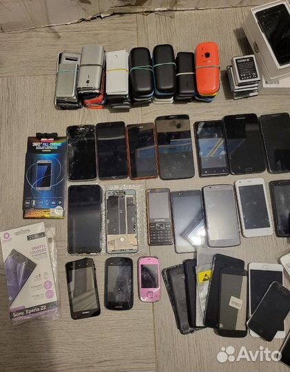 40 смартфонов