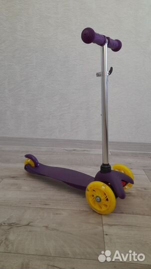 Самокат трёхколёсный, светящиеся, как новый