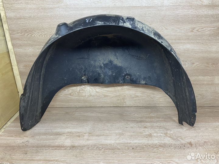 Подкрылок задний правый VW Caddy 3 1704517