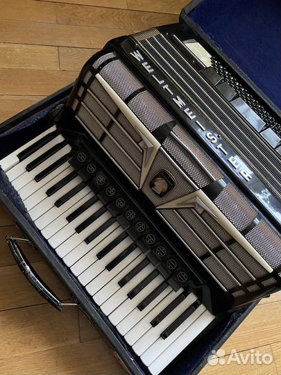 Аккордеон weltmeister Amigo