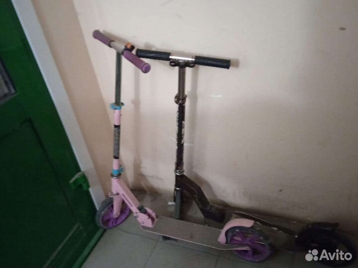 Самокат бу, на фото розовый