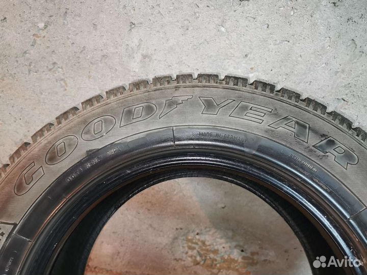 Goodyear UltraGrip 500 235/65 R17