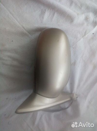 Продам правое зеркало на тойота Карина т190