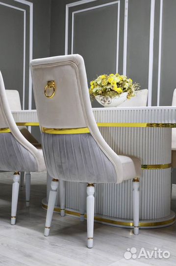 Стол и стулья новые