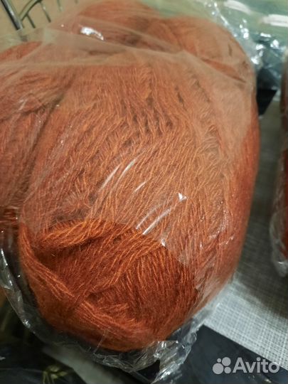 Нитки для вязания терракотового цвета 8 шт