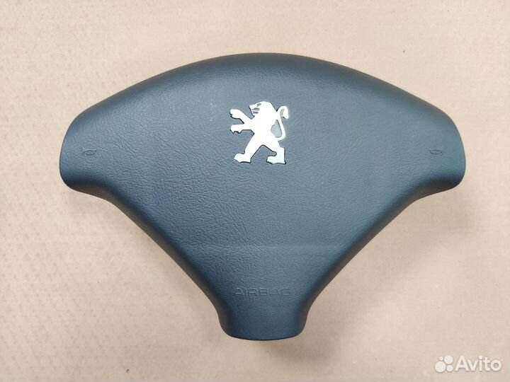 Заглушка в руль Peugeot 308