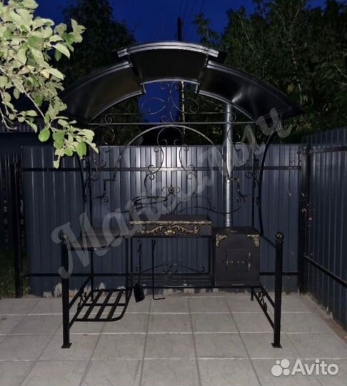 Мангал с крышей