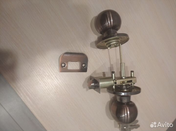 Дверные ручки межкомнатные с замком