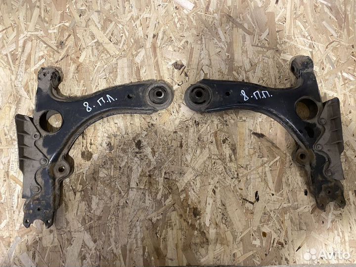 Рычаги передние нижние Volkswagen Passat B3