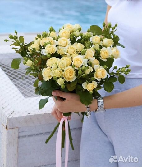 Букет из кустовых роз