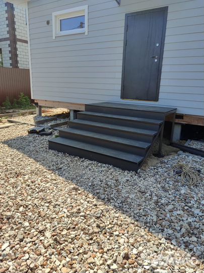 Уличное крыльцо