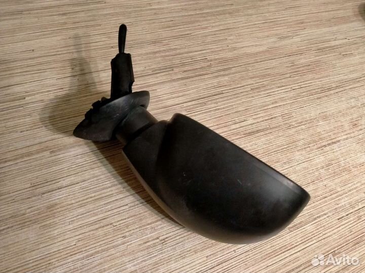 Продам правое зеркало на Рено Логан