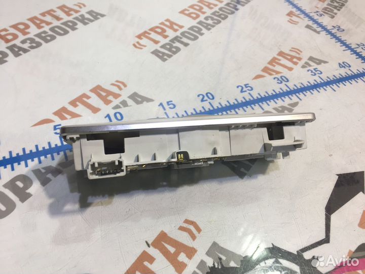 Рено Лагуна Плафон подсветки салона центральный