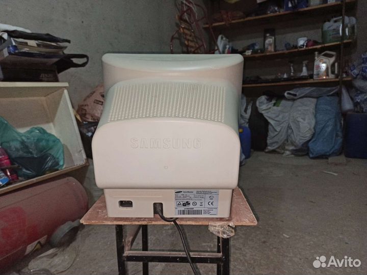 Монитор Samsung