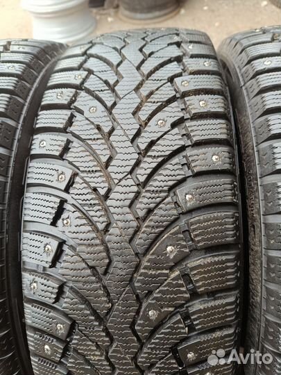 Pirelli Formula Ice 215/60 R17