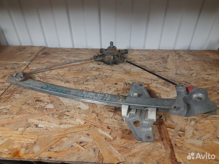 Toyota corolla 100 передние механические стеклопод