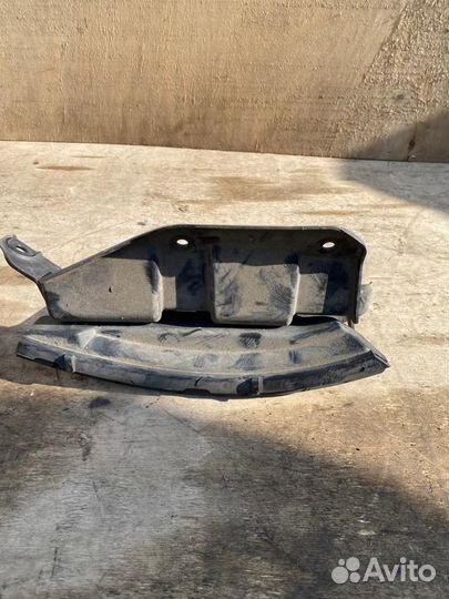 Кронштейн заднего бампера правый Audi A6 C6