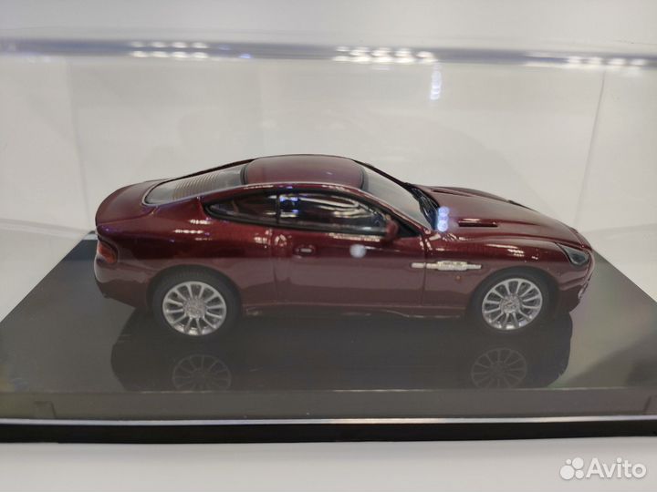 Модель Aston Martin Vanquish Vitesse 1:43