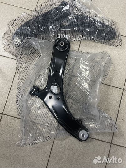 Hyundai Solaris рычаг передний