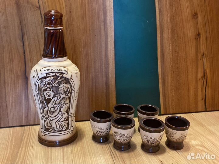 Бутылка графин с рюмками