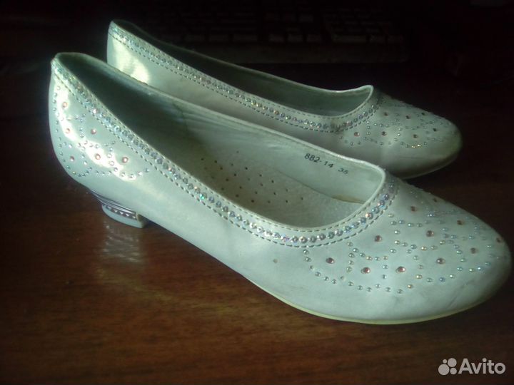 Туфли для девочки новые