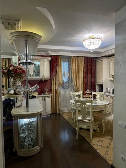 4-к. квартира, 142 м², 2/5 эт.