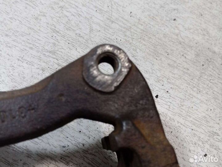 Скоба суппорта задняя Audi A6 C4 седан 2.6I 1996