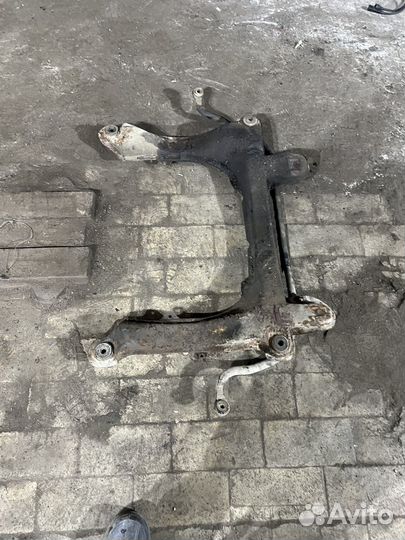 Подрамник Audi 80 B3