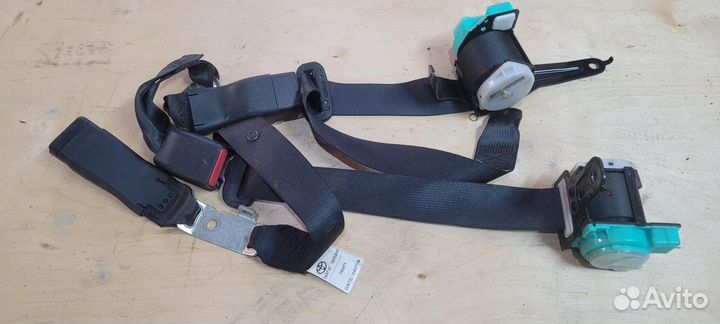 Ремень безопасности задний Toyota Corolla E180