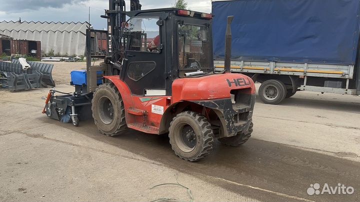 Щетка с передним бункером для вилочного погрузчика