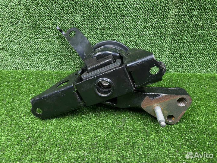 Подушка двигателя toyota aqua NHP10 1NZ-FXE R 2 017 Право