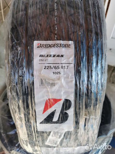 Bridgestone Blizzak DM-V2 225/65 R17 102S