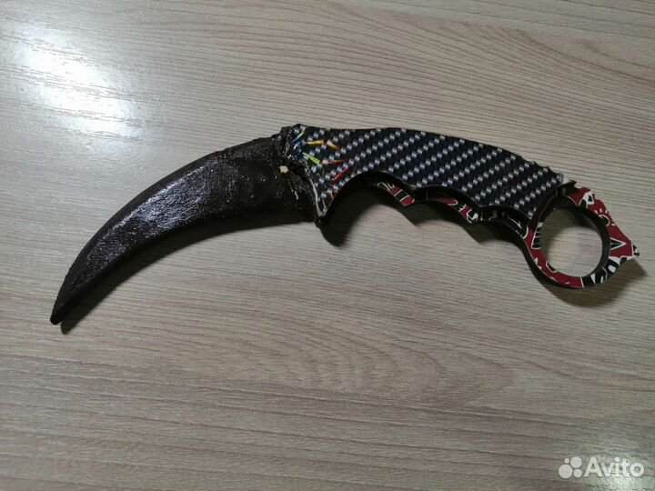 Нож кирамбит из дерева заточенный и покрашенный