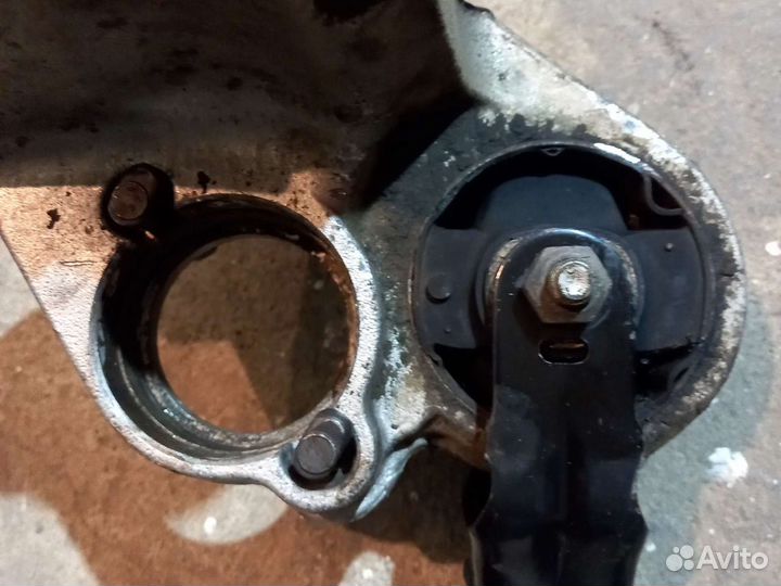 Кронштейн крепления правого привода Citroen Berlin